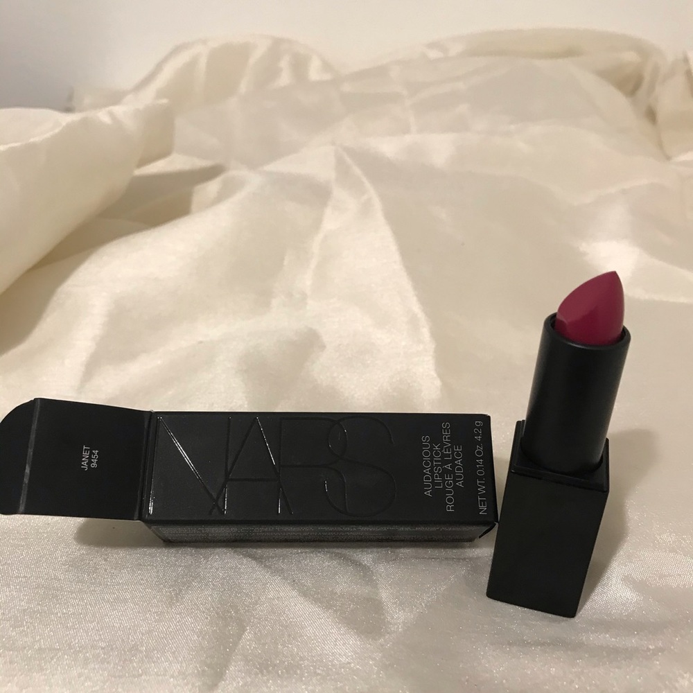 NARS AUDACIOUS LIPSTICK